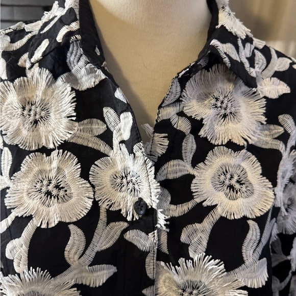 Chico’s Textured Flower Black White Blouse Jacket SZ Chico’s (2) u.s. 12 - Picture 3 of 8
